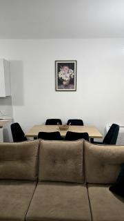 Lake By Apartment - Sauk - 7