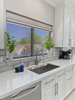 3 King Rooms Sleeps 12 Heated Pool Waterslide Paradise - Queen Creek - 1