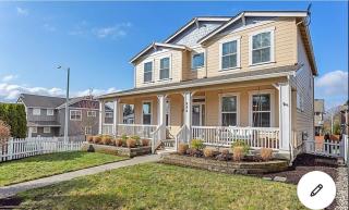 Mansion with impeccable views of sky divers! - Snohomish - 2