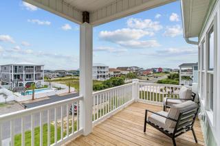 Seaside Serenity Newer Home with 2 Primary Suites - Oak Island - 0