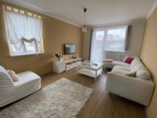 BAGRA Apartment, 1-4 guests, Free Parking & Wifi, 10 min from Downtown - Dúbravka - 8