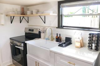 Outdoor Hangout with BBQ, Firepit, Bocce Ball and More - Tampa - 7