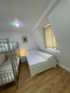 E1 Flats-2nd Floor - London - 2