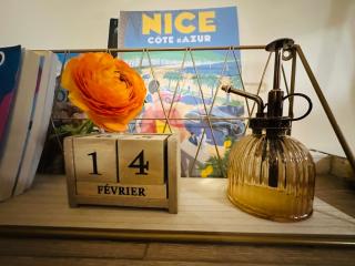 Amber Apartment Nice - Central Highlights and Beach - 3