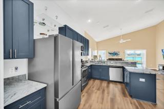 Perfect Family Home with Lake View - 9