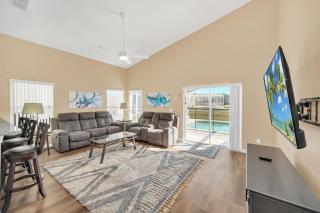 Perfect Family Home with Lake View - 8