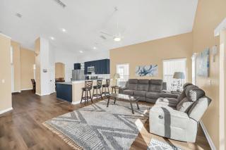 Perfect Family Home with Lake View - 3