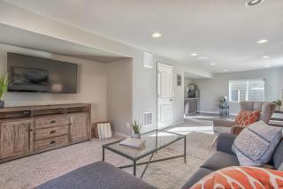 Lindenmere Retreat Private Basement w Fire Pit - 9