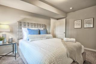 Lindenmere Retreat Private Basement w Fire Pit - 8