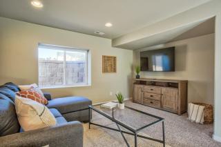 Lindenmere Retreat Private Basement w Fire Pit - 5