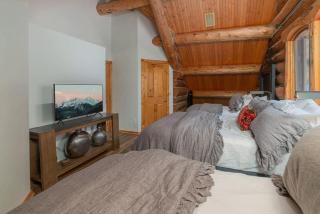 Absolutely amazing slopeside mountain lodge with spa - 3