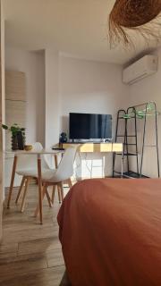 Halte Provence - 2 chambres - Piscine - Salle de bain privée - Parking gratuit - 2