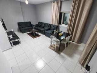 Modern 1BR City View - Ajman - 6