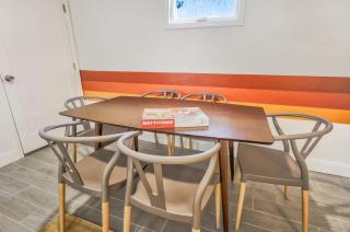 Skyline Vibes Groovy 70s Style City & Mtn Views - 3