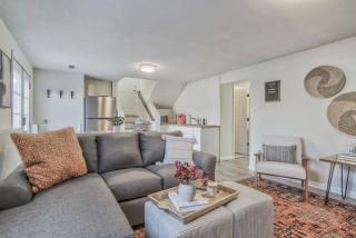 Panoramic Valley Downtown Basement Suite - 9