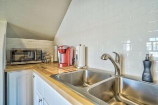 Panoramic Valley Downtown Basement Suite - 1