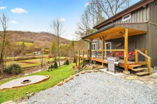 The Nuthouse on Squirrel Creek Ski and Hike! - Newland - 0