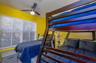 Spectacular townhouse with themed room - 1