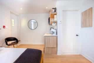 Studio #10 - Self Check-In - Plateau - St-Denis - Montreal - 8