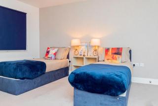 Modern 2BR Retreat in Southampton - Balcony, Free parking & Wifi - Southampton - 8