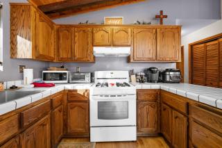 The Great Escape - Fireplace, Deck, Fenced Yard, BBQ - Big Bear City - 5