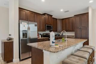 331-8-PC-Perfectly furnished with games and movie - 1