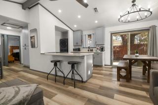 Serene Dream Cottage - Hot Tub, Walk to Park & Hiking Trails, Ping Pong - Big Bear City - 7
