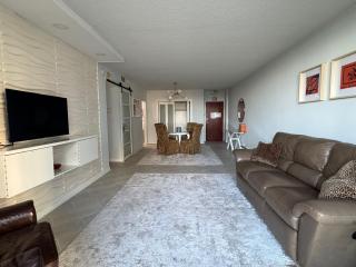 Beachfront stylish one bedroom in the Tides in Hollywood - 7