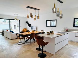 Villa moderne tout confort-Jacuzzi-Piscine - Saint-Quentin-la-Poterie - 0