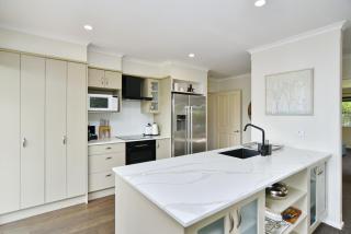 Stay at Puhara - Parklands Escape - Christchurch - 8