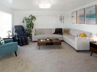 Quaint Mid-Century Cottage by the Coast - Anthony - 9