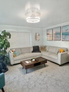 Quaint Mid-Century Cottage by the Coast - Anthony - 7
