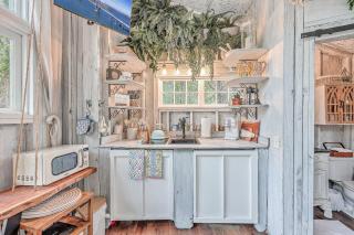 The Hummingbird Treehouse - - 6
