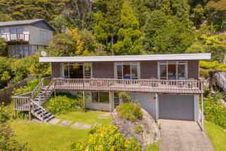 The Retreat - Front Beach Bach - Cooks Beach - 7