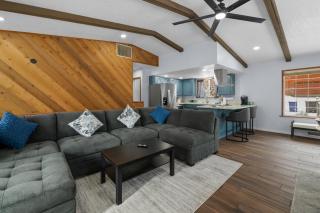 The Fox Den - Hot Tub, Smart TV, Electric Fireplace - Big Bear City - 8