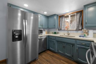 The Fox Den - Hot Tub, Smart TV, Electric Fireplace - Big Bear City - 3