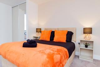 Modern 2BR Penthouse - Extended Stays, Free Parking & Fast Wi-Fi - Southampton - 2
