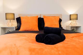 Modern 2BR Penthouse - Extended Stays, Free Parking & Fast Wi-Fi - Southampton - 1