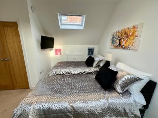 Glastonbury Sacred Vault, 1 Bedroom Aptartment Split Level, Sleeps 3 - Glastonbury - 1