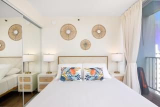 Newly Renovated Studio with Rooftop Pool & Near Waikiki Beach! - Honolulu - 3