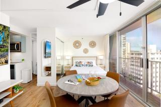 Newly Renovated Studio with Rooftop Pool & Near Waikiki Beach! - 0