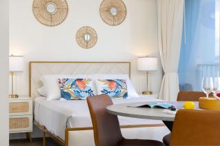 Newly Renovated Studio with Rooftop Pool & Near Waikiki Beach! - Honolulu - 2