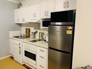 Resort self contained bedroom Noosaville apartment - 8