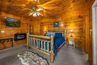 Gorgeous Lovers Retreat! 5 star rated, Free Tix to Dollywood, etc Hot tub, Indoor Jacuzzi, Views! - 7