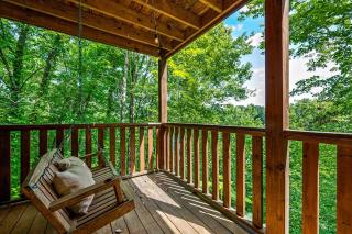 Gorgeous Lovers Retreat! 5 star rated, Free Tix to Dollywood, etc Hot tub, Indoor Jacuzzi, Views! - Sevierville - 1
