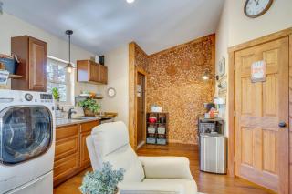 Woodland Park Apartment Forest Views and Deck! - Woodland Park - 4