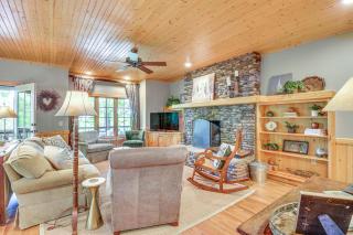 Mountain Time Cashiers Condo with Deck and Views! - Cashiers - 6