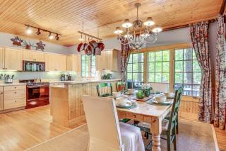 Mountain Time Cashiers Condo with Deck and Views! - Cashiers - 3