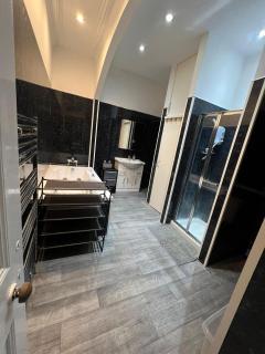 Lockshore Villa - 8