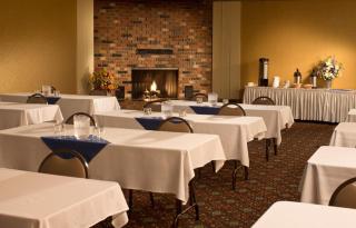 Coast Inn at Lake Hood - 2